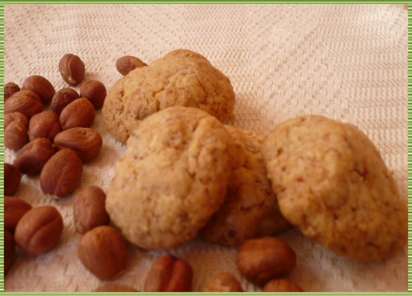 KEKSE VEGAN MIT HASELNÜSSEN